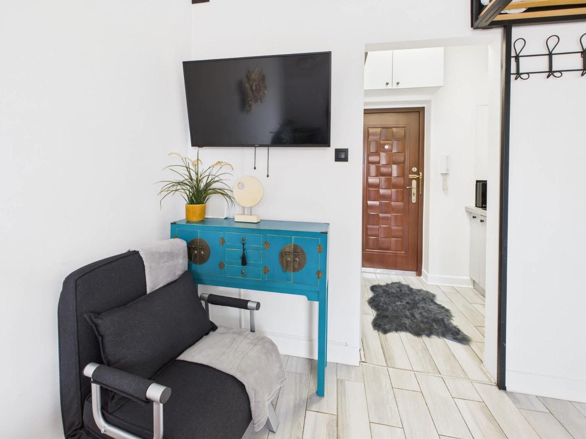 Comfortable In Warsaw's Mokotow District Next To The Metro By Renters Apartament